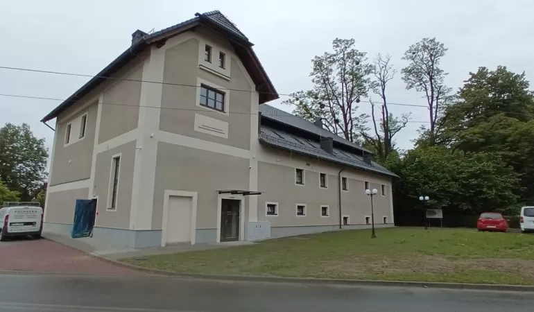 W Górkach Wielkich kończy się rewitalizacja zabytkowego spichlerza